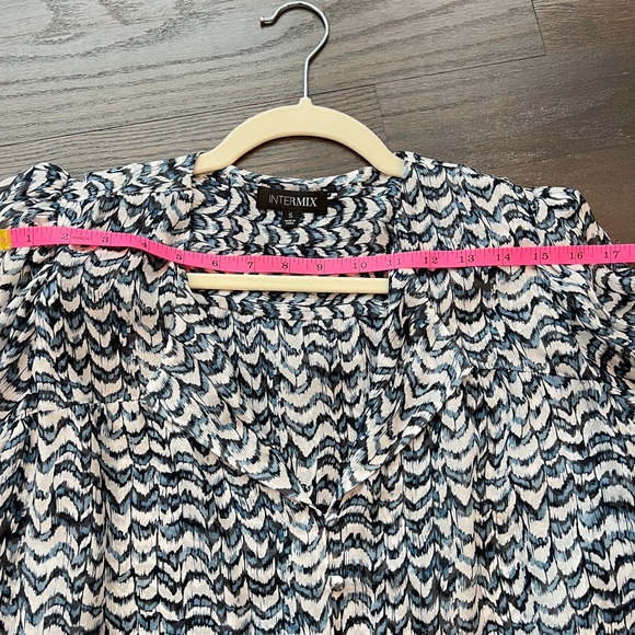Intermix Blouse - Picture 3 of 4